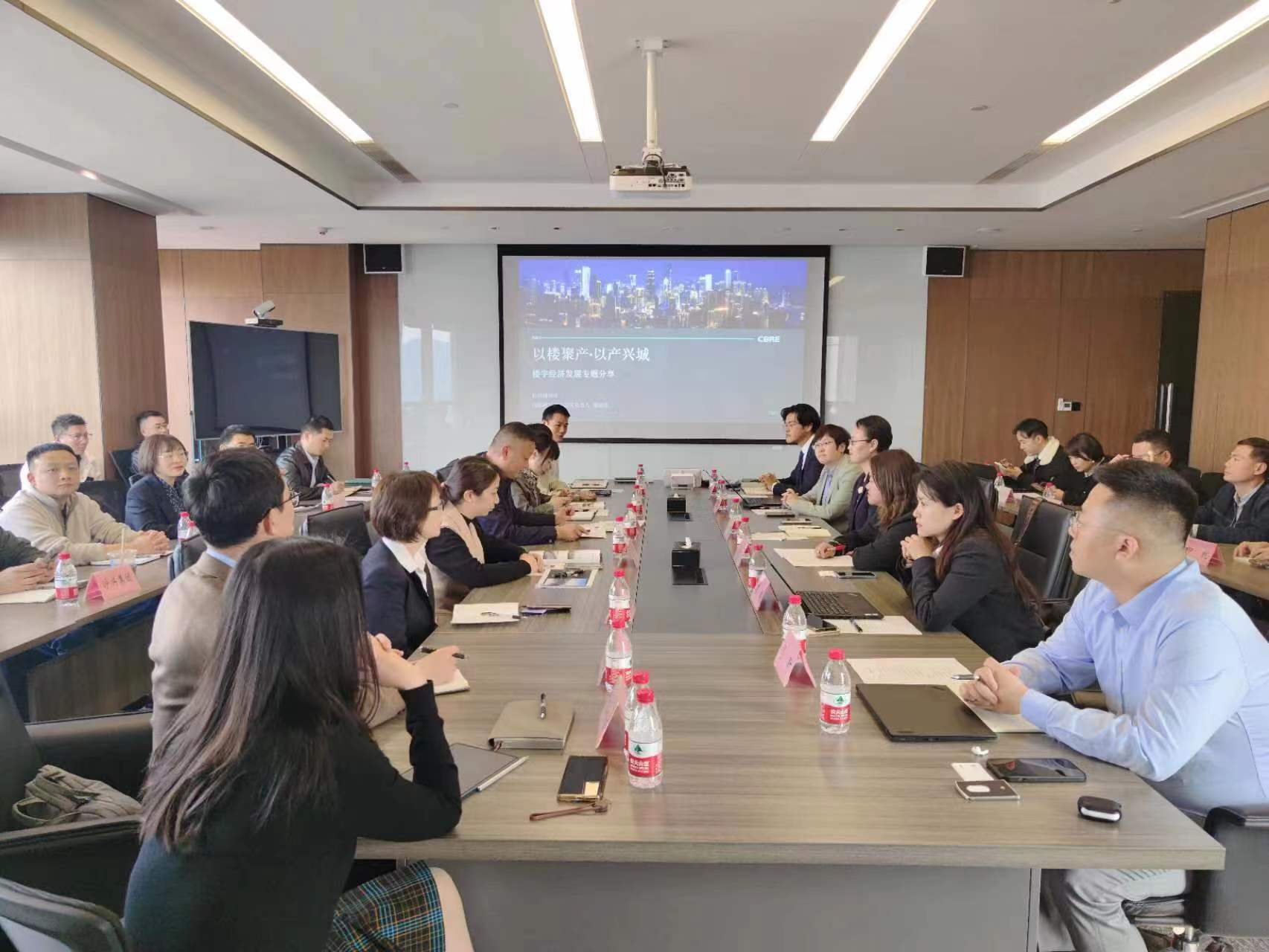 引智世界强音 提振楼宇经济——区发展改革委举办首次楼宇经济沙龙会