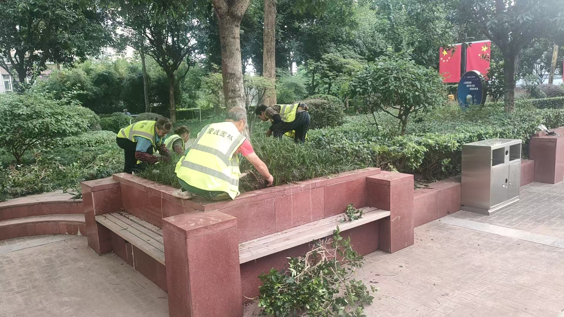 沙坪坝区机关事务管理局：国庆中秋我在岗 坚守一线显担当