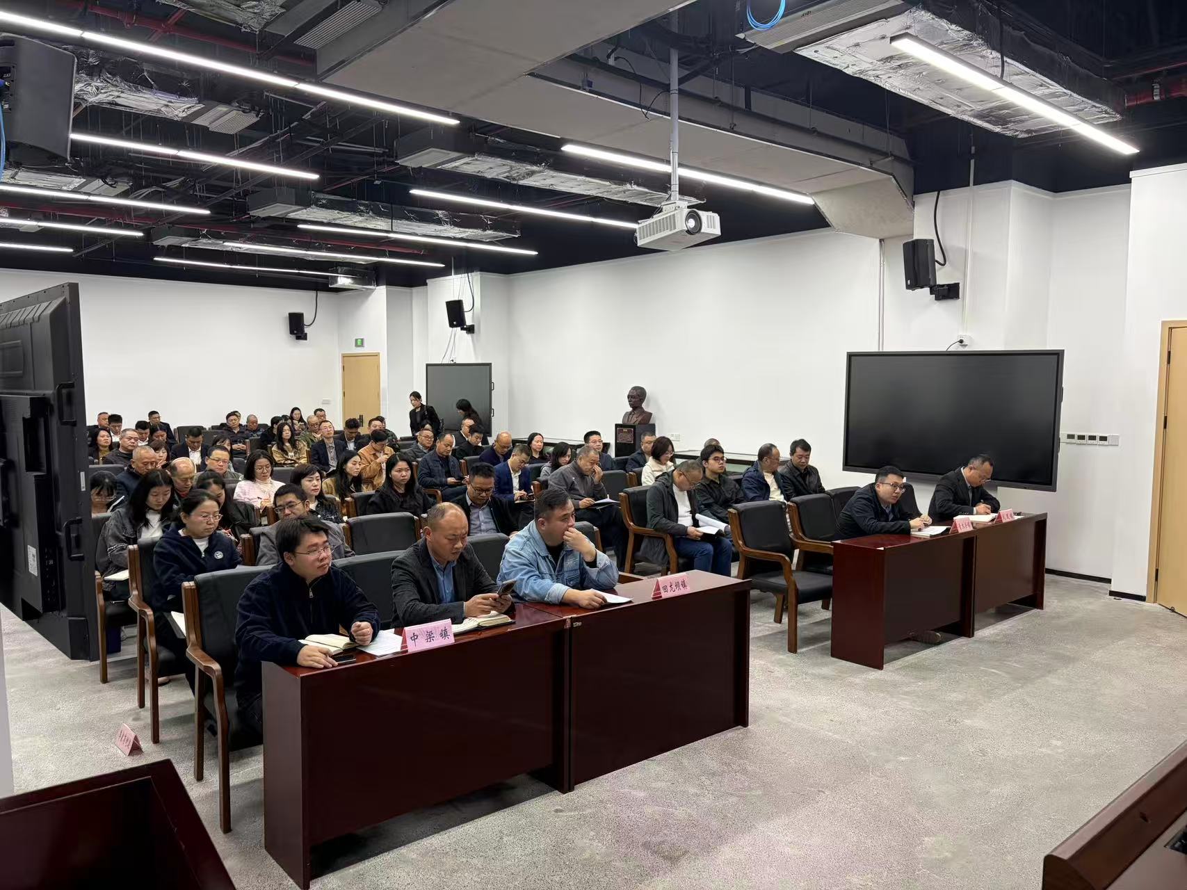 区住房城乡建委组织召开住宅小区隐蔽性安全隐患排查整治工作会议