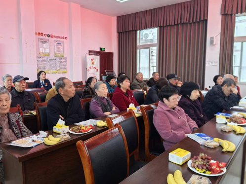 回龙坝镇：回龙坝社区开展退役军人座谈会