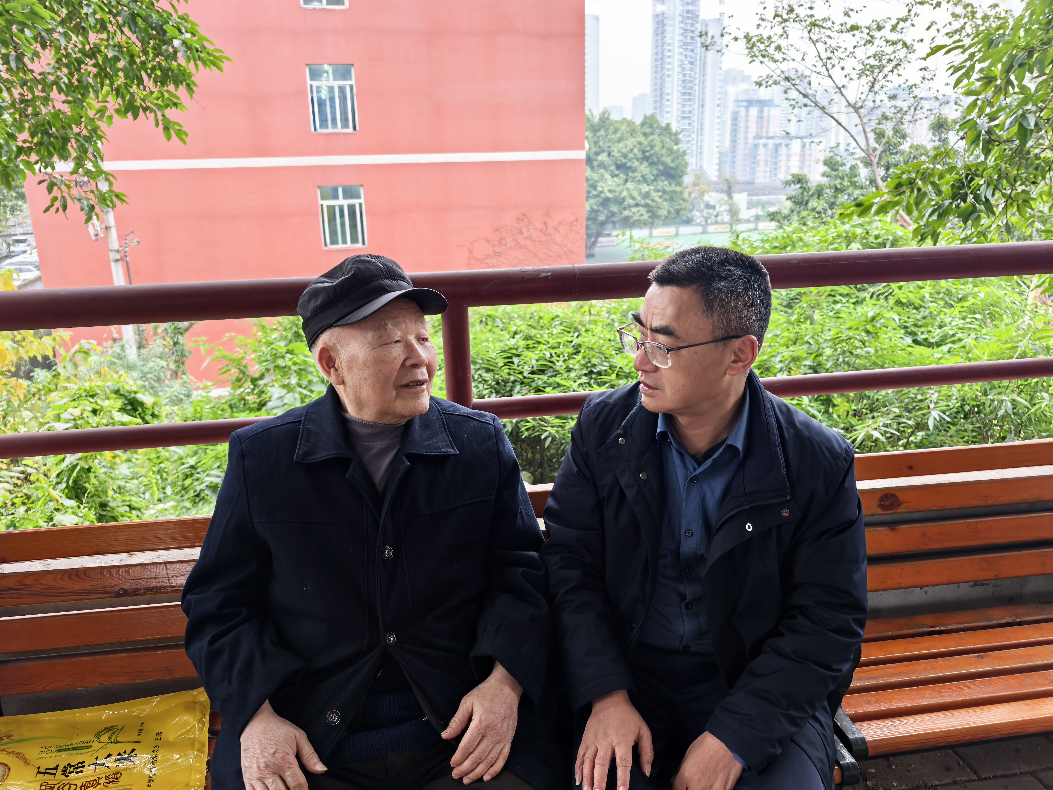 石井坡街道远祖桥社区退役军人服务站开展接访走访活动