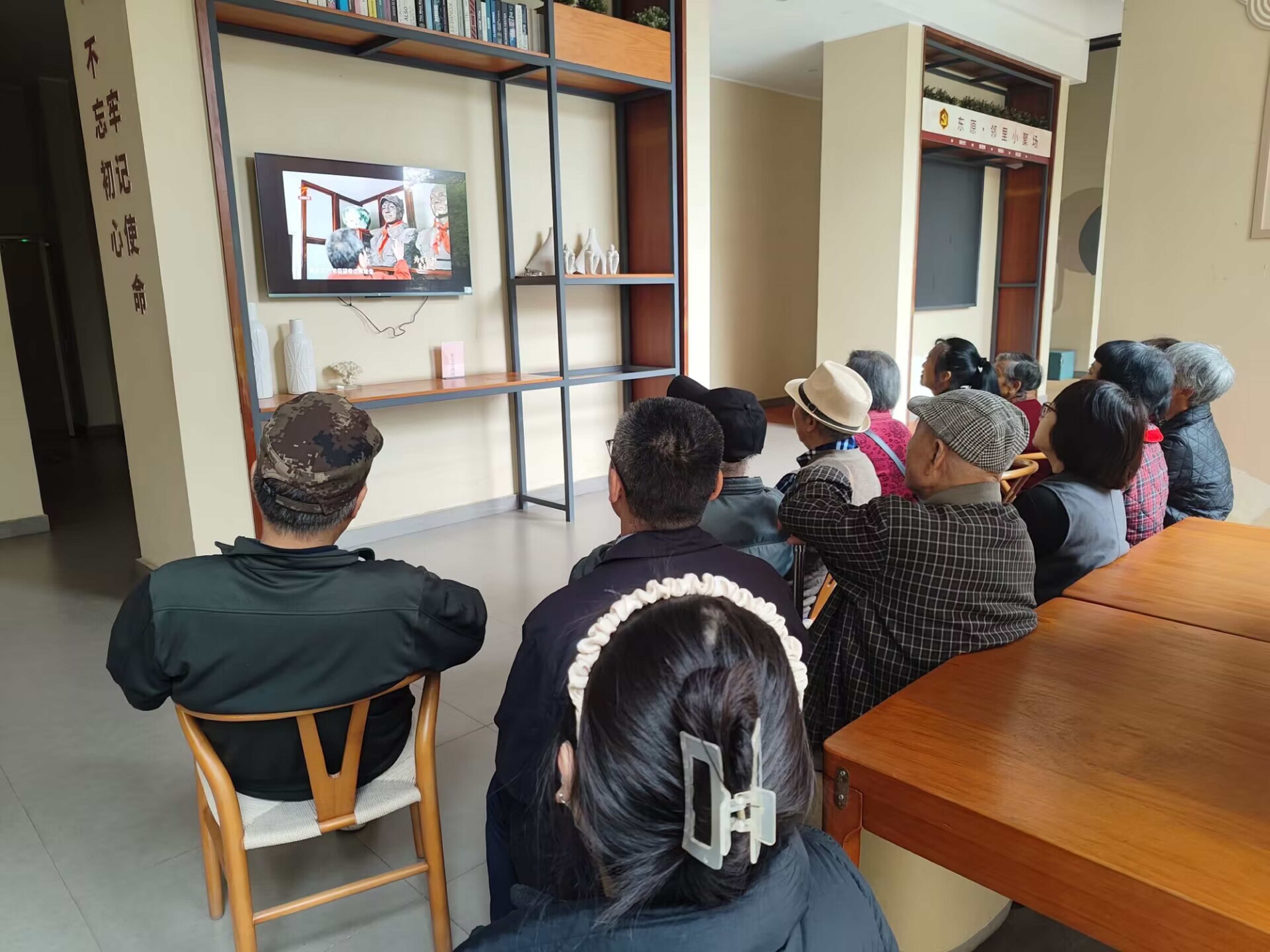 远4.1-石井坡街道远祖桥社区退役军人服务站“缅怀革命先烈、传承红岩精神”清明网上祭扫活动 (2).jpg