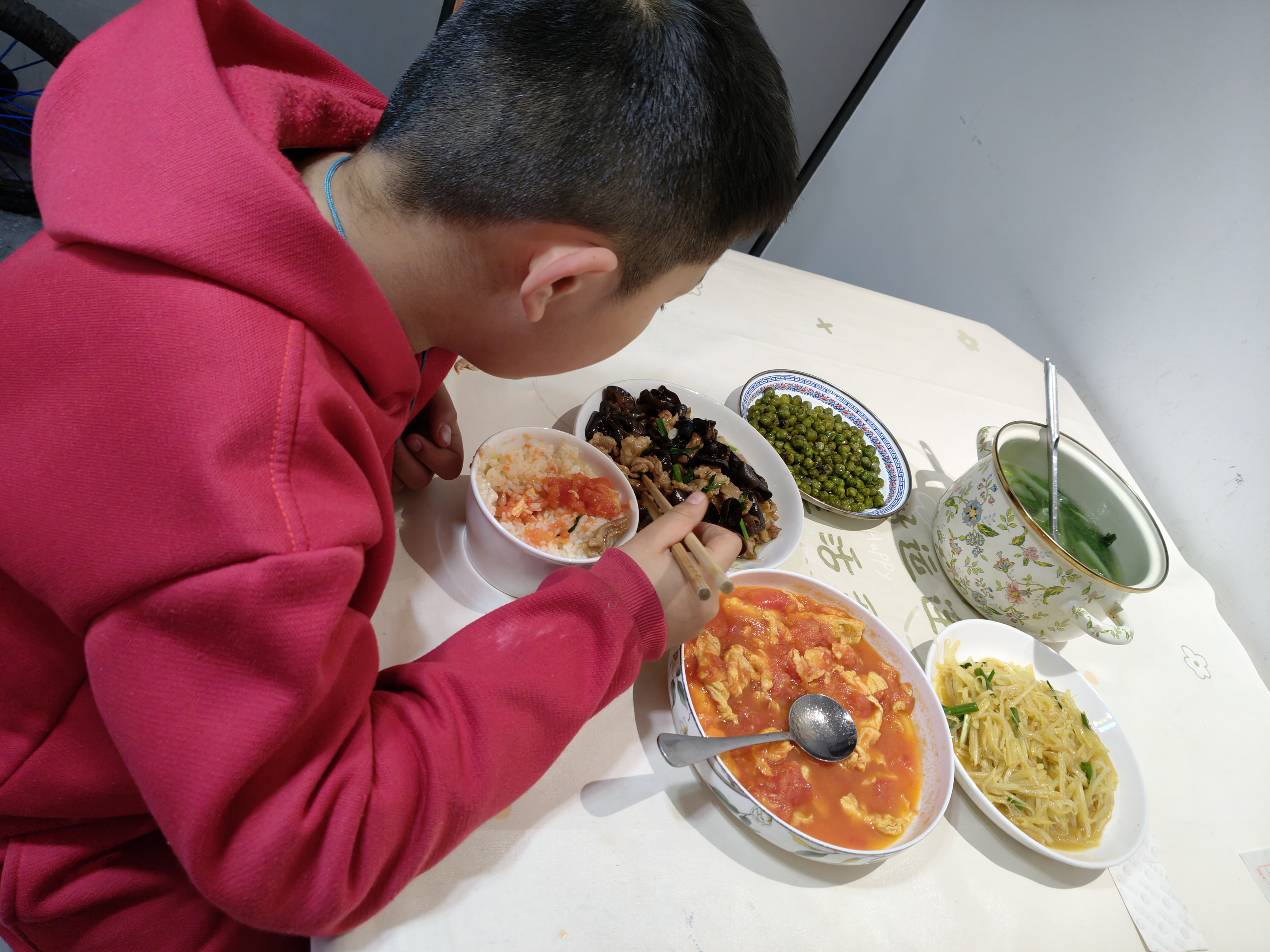 远4.3-爱心餐解难题 暖民心助康惠民.jpeg