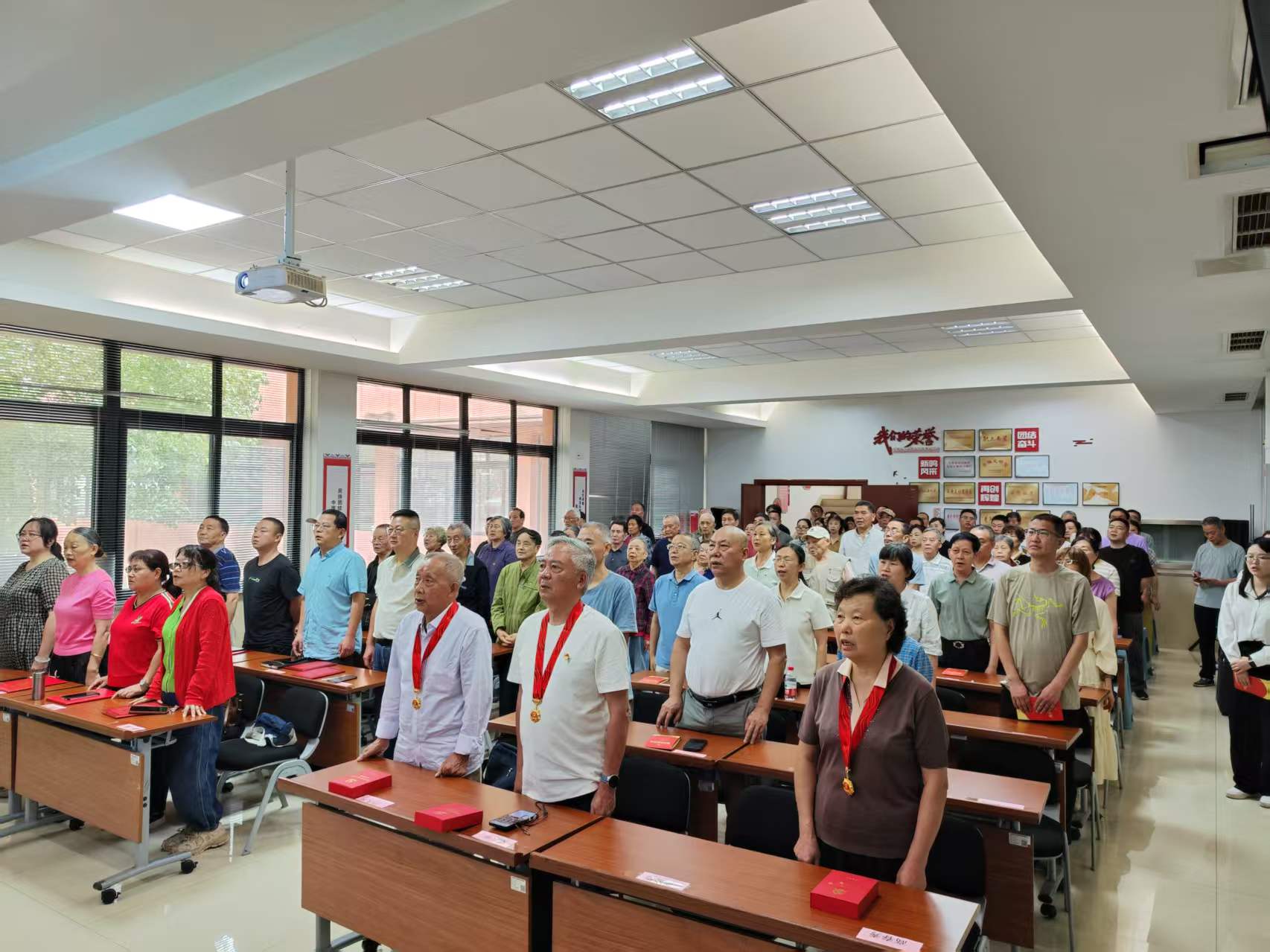 覃家岗街道新鸣社区：赓续红色薪火守初心 聚力实干担当启新程