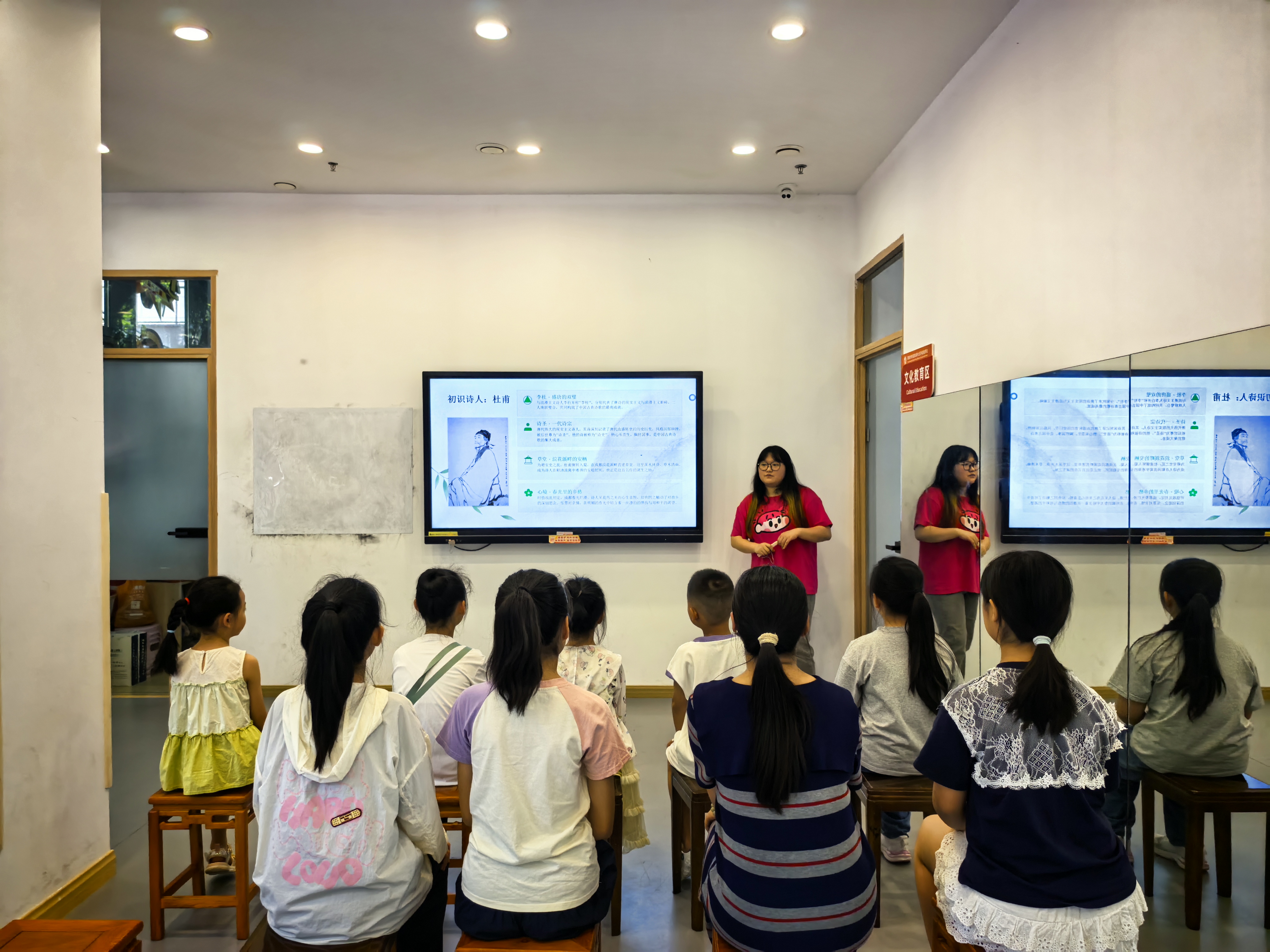 覃家岗街道梨泉社区开展古诗词鉴赏暑期活动