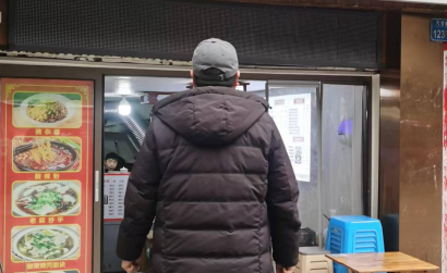 天星桥街道都市花园社区开展“大气污染防治攻坚行动”工作