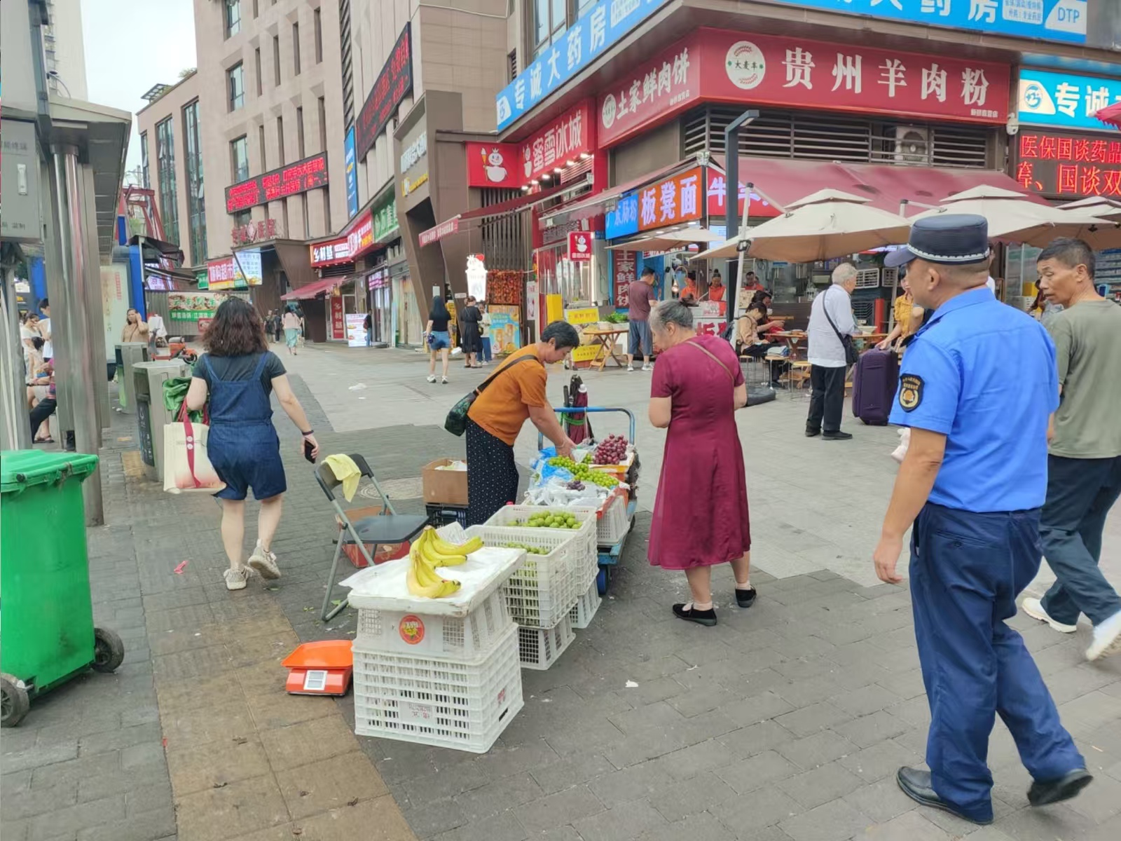 新桥街道整治院区周边环境，打造舒心便捷就医空间