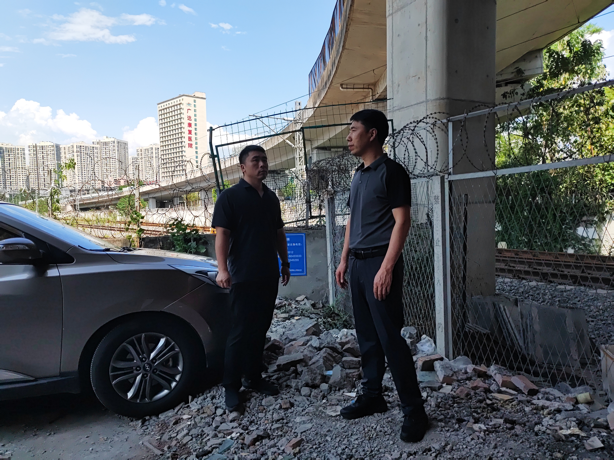 新桥街道筑牢百日攻坚铁路沿线安全防线