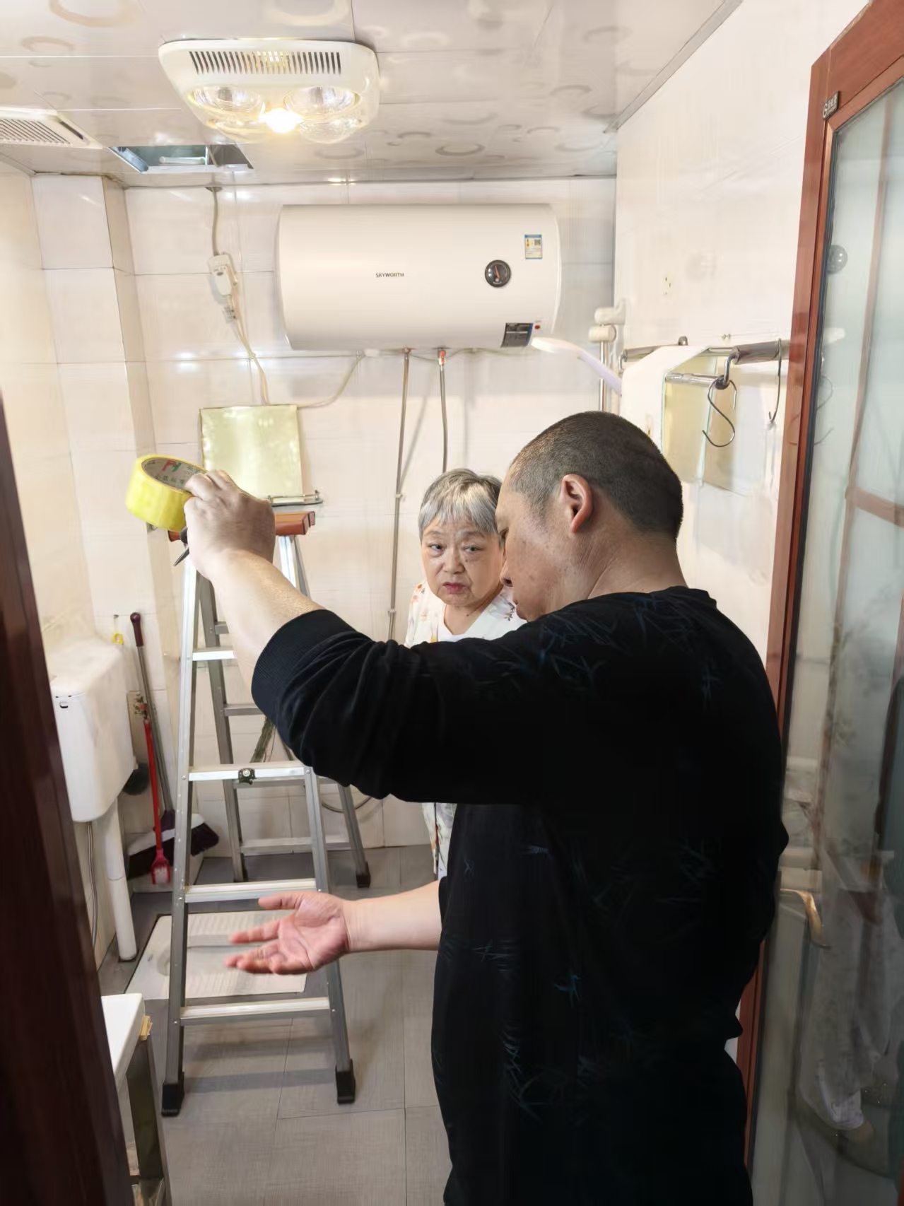 中梁镇：新店子社区调解居民漏水纠纷工作