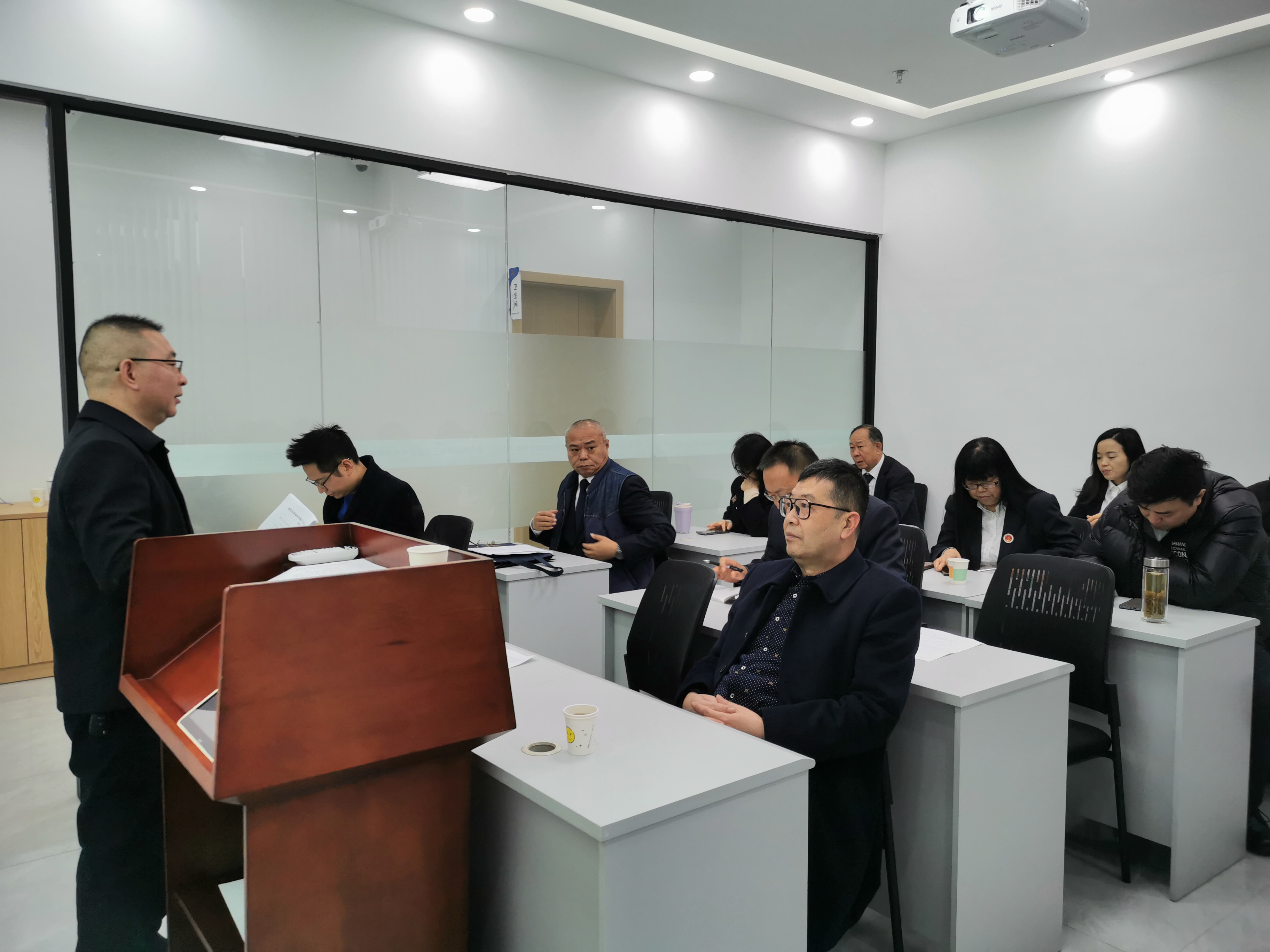 重庆市基层法律服务工作者协会沙坪坝工作委员会举办业务培训会 (1).jpg