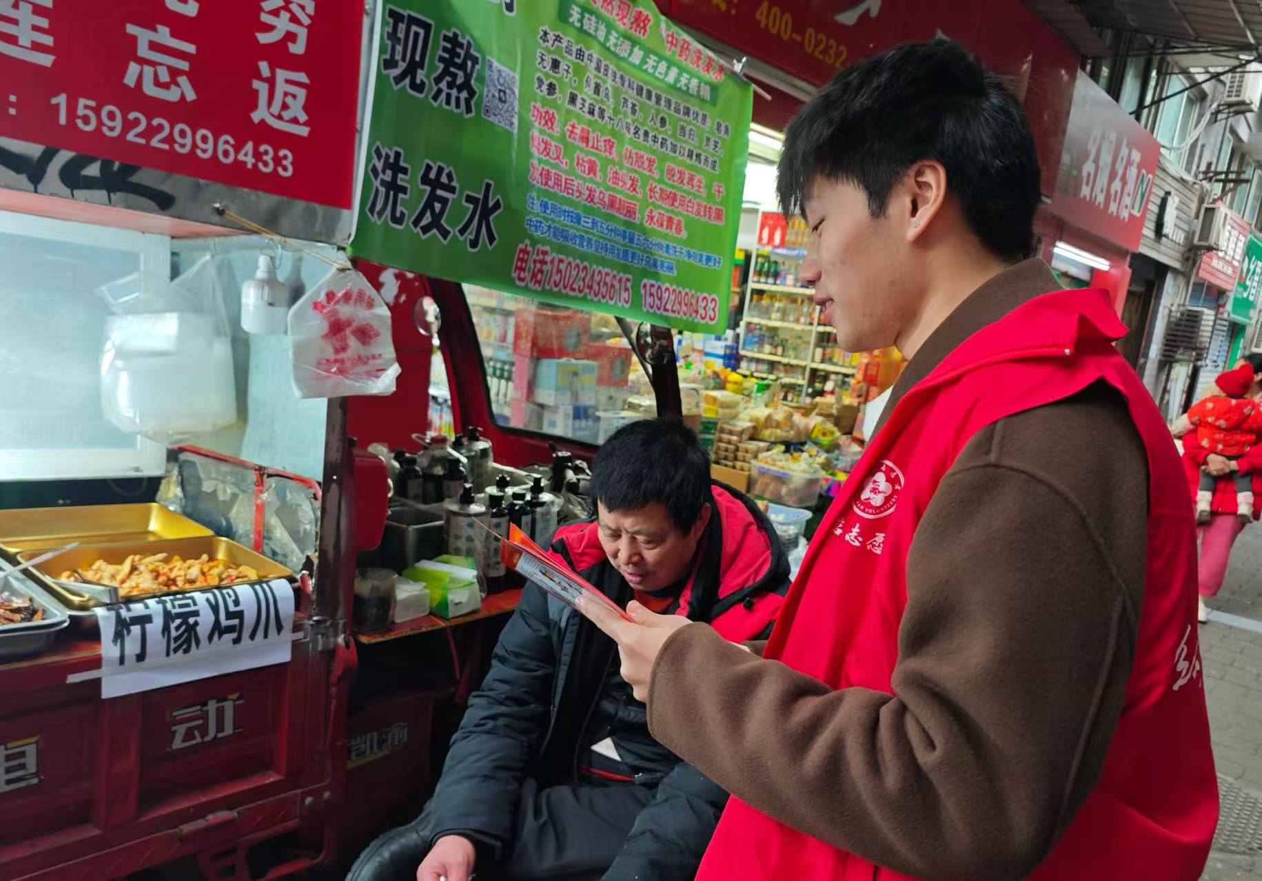 天星桥司法所:法治宣传进社区 普法惠民暖人心 (3).jpg