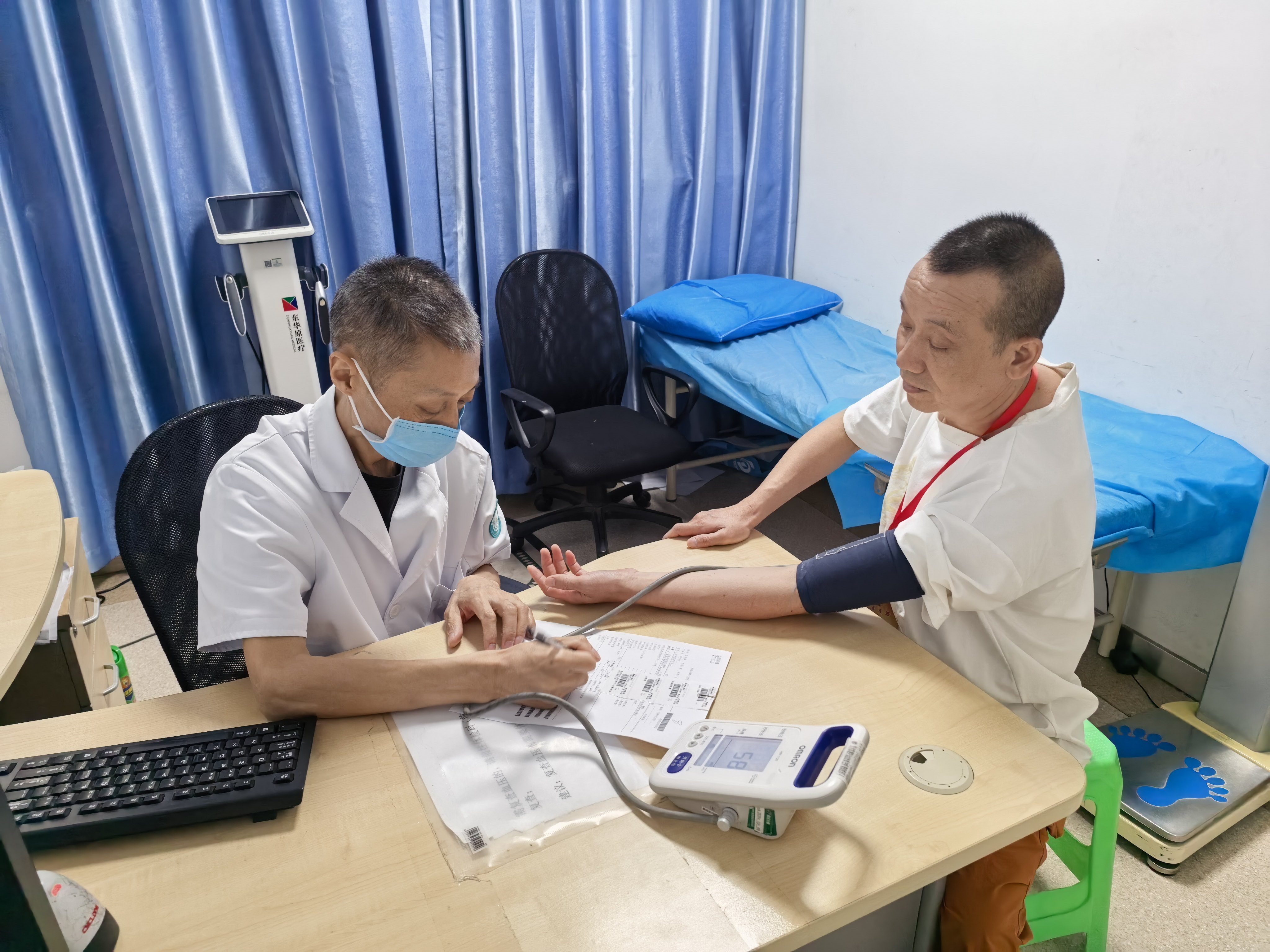 20260813暖心体检护健康 尊崇关爱暖兵心——我市开展困难退役军人免费健康体检活动.png