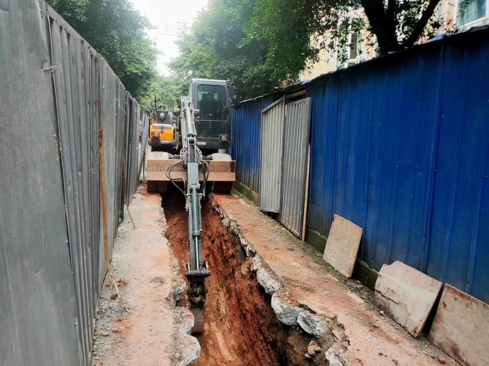 区住房城乡建委统筹推进缺陷管网专项整治与排水防涝系统更新