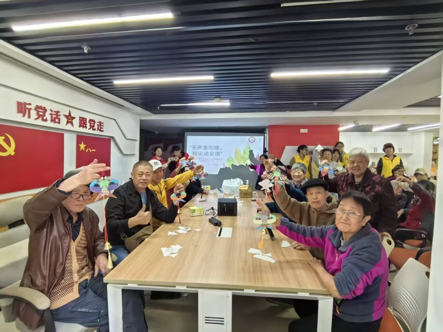 19:磁器口街道磁建村社区开展“无声重阳暖,指尖递安康”主题活动1.jpg