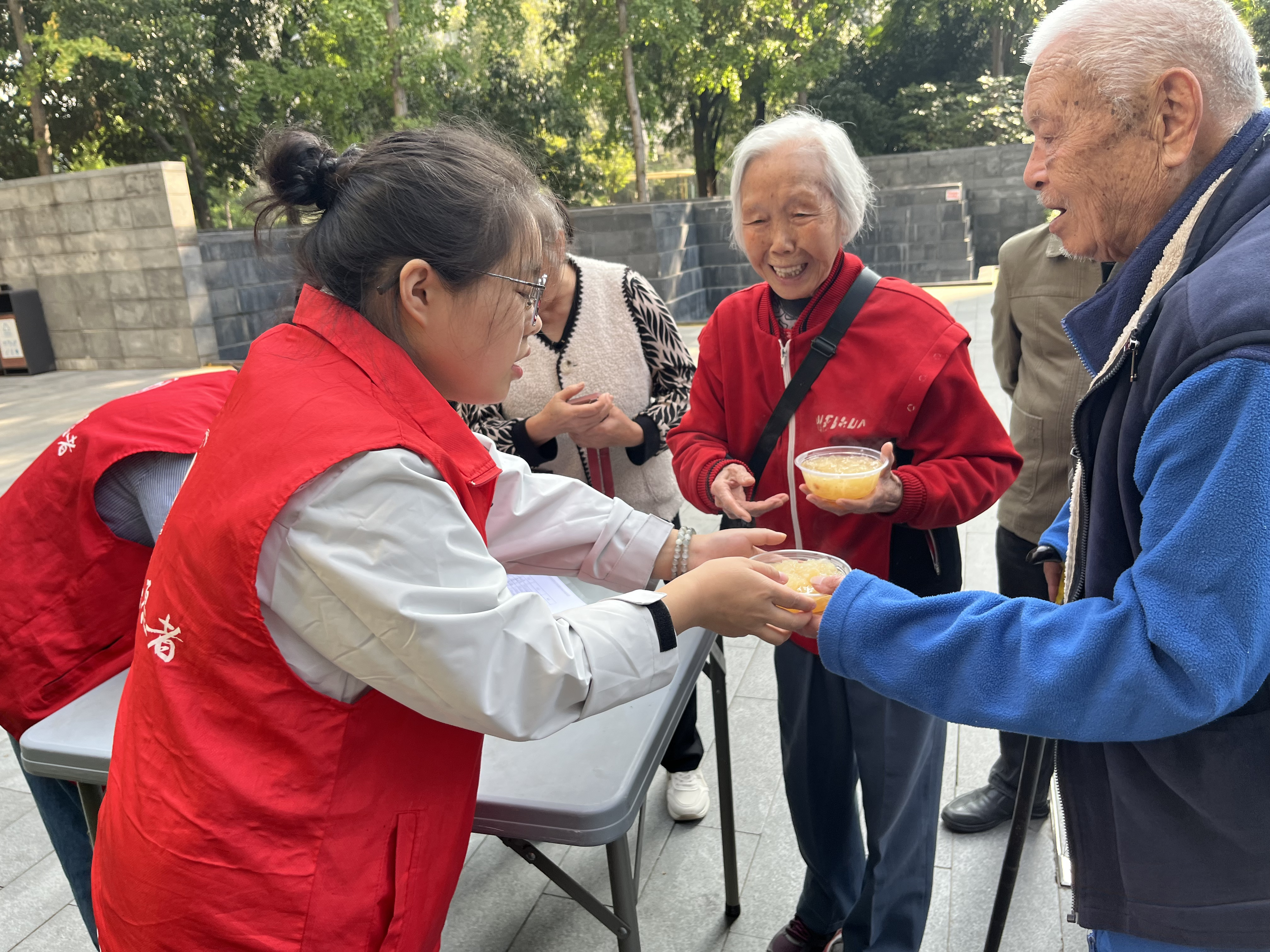 02:金碧社区开展重阳敬老系列暖心活动1.png