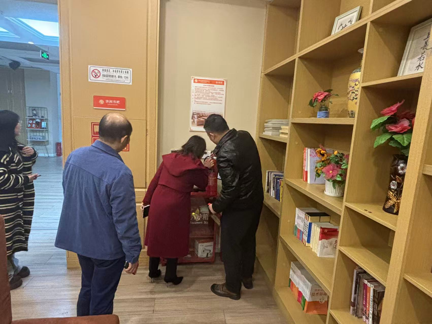 12:磁器口街道检查养老服务中心消防安全 筑牢安全“防护网”3.jpg