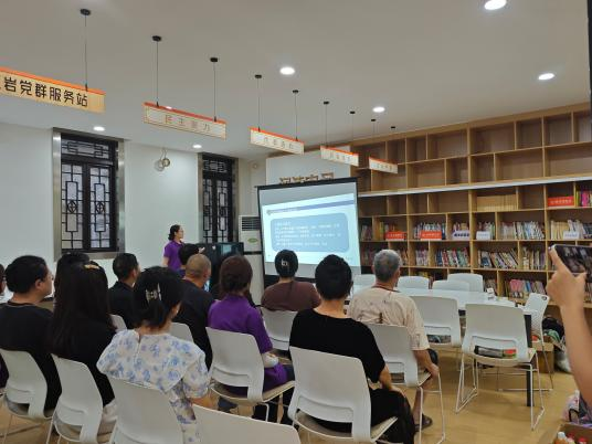 01:重庆医科大学药学院学子走进磁器口街道金蓉社区开展社会实践活动3.png