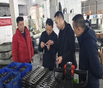 回龙坝镇：梁滩桥村开展企业走访活动