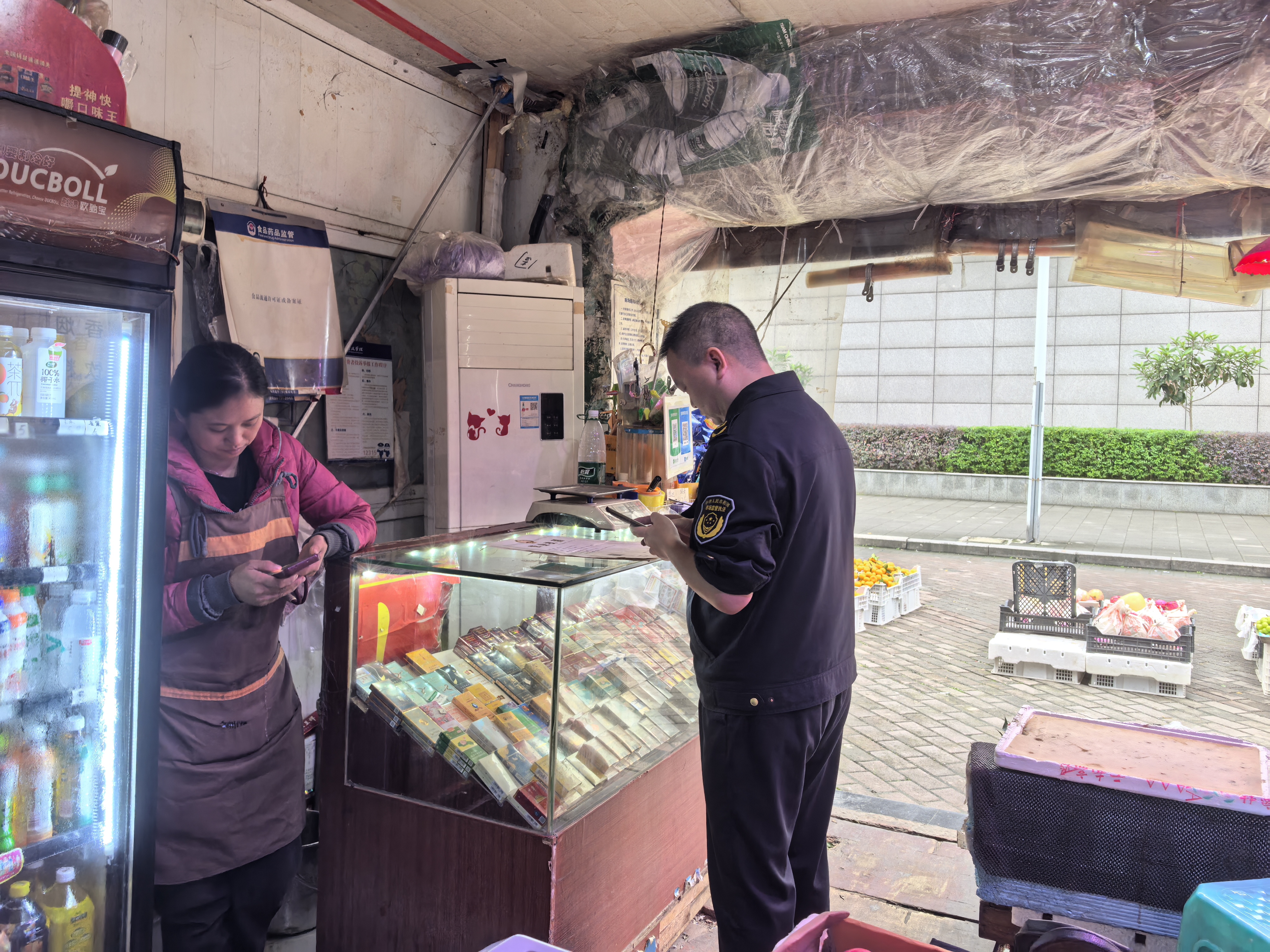石井坡街道远祖桥社区开展食品安全检查 筑牢舌尖防线