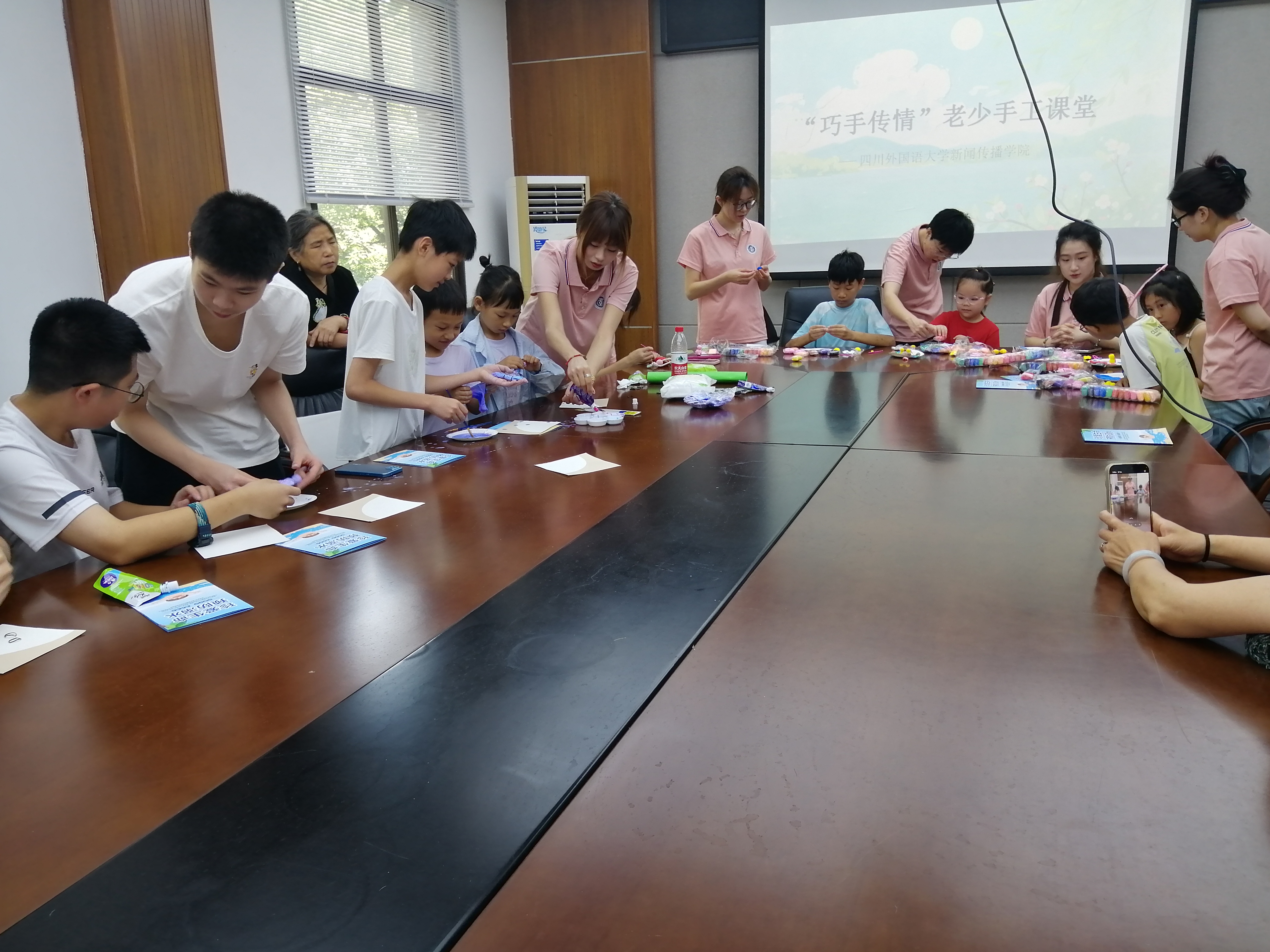 20260810-石井坡街道光荣坡社区“巧手传情”老少手工课堂活动1.jpg
