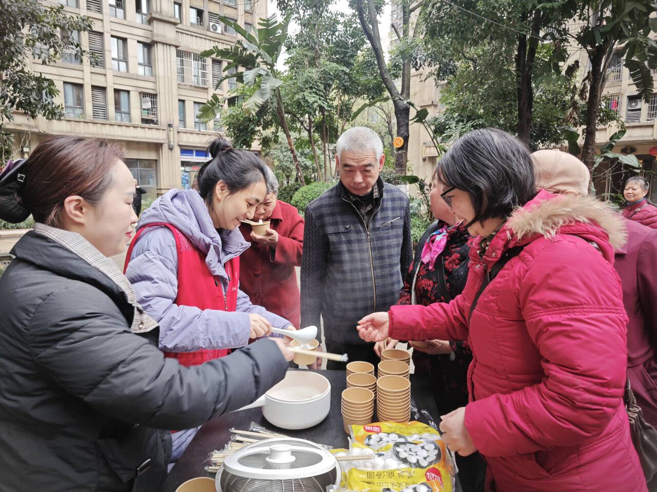 一心村社区妇联开展“暖心汤圆·情满社区”活动图片 (1).jpg