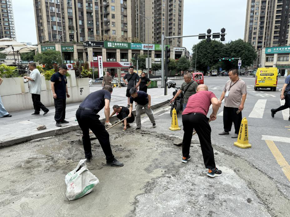 覃家岗街道金星社区同铺暖心路 共建新景象