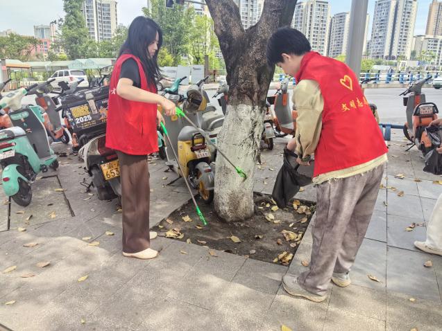覃家岗街道金星社区开展“全民动手·洁净家园”志愿者服务活动