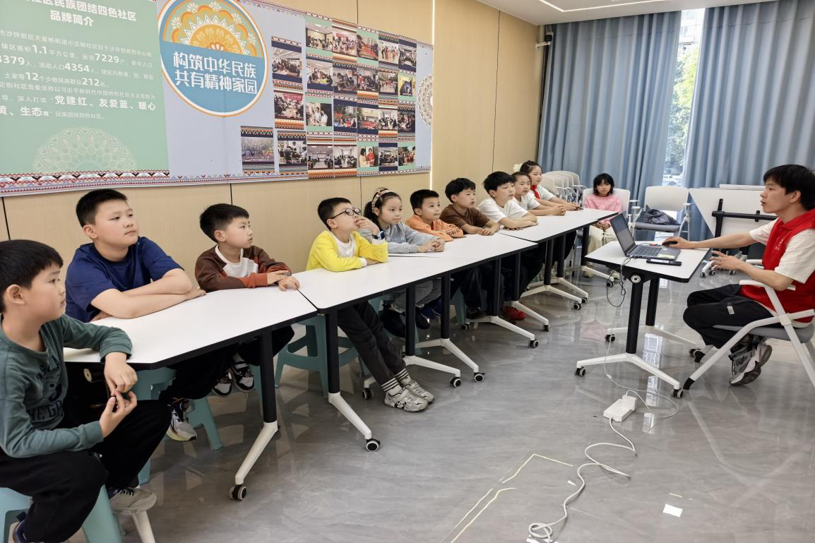 天星桥街道石碾盘社区开展阳光邻里课堂 ——英语公益课堂活动