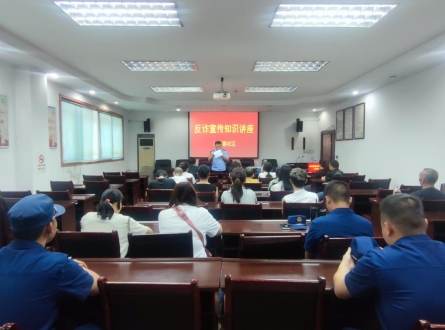 网红灭火器真的可以灭火吗？网红器效果有点不靠谱(图1)